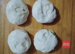 Illustration of how to make crispy green onion cake 6