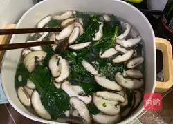 Home-style warm soup | Spinach, mushroom and egg soup recipe 5
