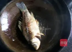 Illustration of how to make crucian carp soup 2