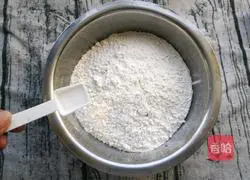 Illustration of how to make scallion pancakes 2