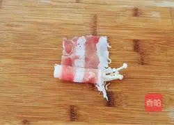 Illustration of how to make beef rolls with enoki mushrooms 4