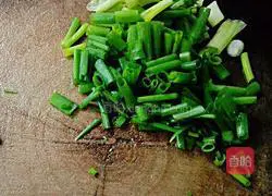 Illustration of how to make purple cabbage fried noodles 2