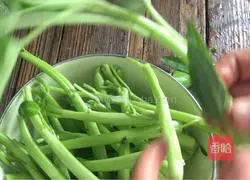 Illustration of how to make water spinach stems mixed with chili sauce (weight loss version) 1