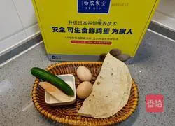 Illustration of how to make crab stick and cucumber rolled omelette 1