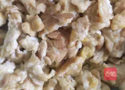 Illustration of making braised noodles 1