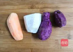 Illustration of how to make coconut milk and nectar meatball soup 1