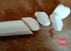 Illustration of how to make chicken soup with red dates and yam 8