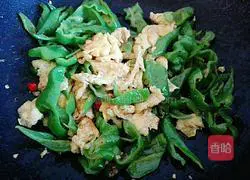 Illustration of how to make scrambled eggs with chili pepper 9