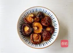 Illustration of how to make pork ribs and chestnut soup 2