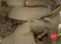 Illustration of how to make braised pork ribs with white radish 8