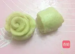 Illustration of how to make rose steamed buns 13