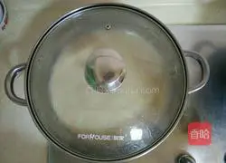 Illustration of how to make condensed milk milk tea 7