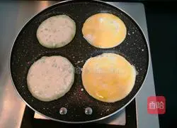 Illustration of how to make celery and egg pancakes 11