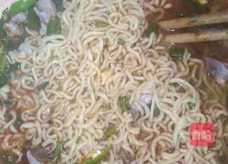 Illustration of how to make hot and sour noodles 6