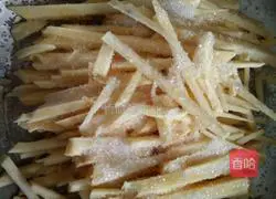 Illustration of how to make sweet potato shreds 4