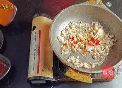 Illustration of how to make seafood fried noodles 4