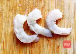 Illustration of how to make three fresh stuffed dumplings 1