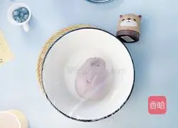 Illustration of how to make flower-shaped steamed buns for baby food supplement 5