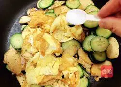 Illustration of how to make butter black pepper and wild rice 15