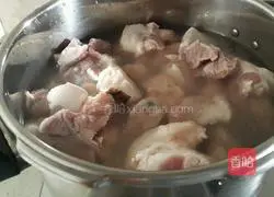 Illustration of how to make braised pig's feet 1