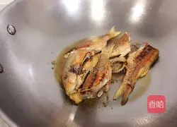 Illustration of how to cook papaya in fish soup 1