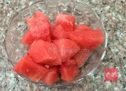 Illustration of how to make watermelon and lime drink 3