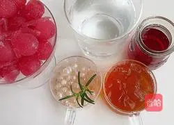 Illustration of how to make cranberry drink with horseshoe popping beads 3