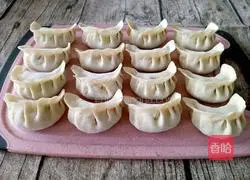 Illustration of how to make leek, shrimp skin and egg dumplings 12