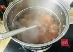 Illustration of how to make beef noodles in clear soup 1