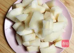 Illustration of how to make ginkgo lily and pear juice 3