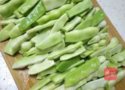 Pork belly and beans Illustration of braised noodles 2