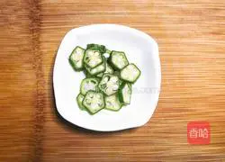 Illustration of how to make steamed eggs with okra 2