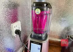 Illustration of how to make dragon fruit and banana juice 3