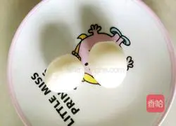 Illustration of how to make motherwort boiled red dates and eggs 7