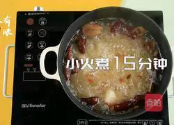 Illustration of how to make Tremella and Snow Pear Soup 5