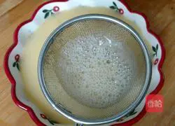 Illustration of how to make steamed scallop and egg custard 5