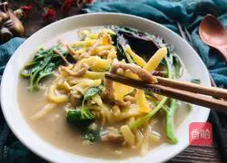 Shredded pork Illustration of how to make corn noodle soup 17