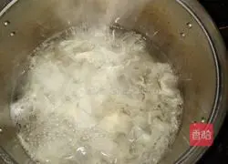 Rock Sugar Snow Pear Tremella Soup Illustration of how to do it 3