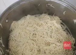 Steamed Pork Ribs and Radish Illustration of how to make noodles 4