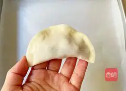 Illustration of how to make beef and celery dumplings 15