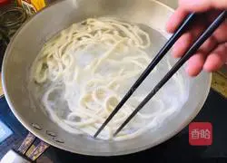 Illustration of how to make mushroom and mutton noodles 12