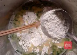 Illustration of how to make green onion and egg pancakes 5