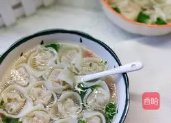 Illustration of how to make fresh meat wontons 7