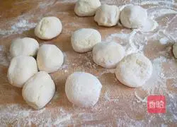 Xinwen Gourmet Pork and White Mushroom Buns Recipe Illustration 10