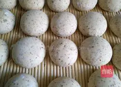 Illustration of how to make dried fruit steamed buns 12