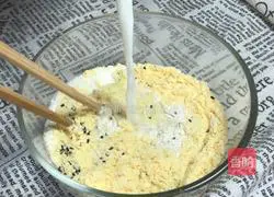 Illustration of how to make milk cornmeal soft cake 2
