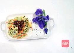 Illustration of how to make green sauce fried noodles 10