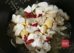 Illustration of Tremella, Snow Pear, Lily and Wolfberry Soup 10