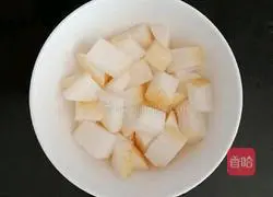 Illustration of how to make kumquat and pear water (baby food supplement) 3