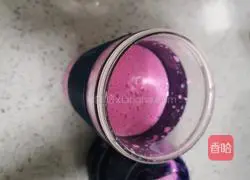 Illustration of how to make dragon fruit milkshake 10